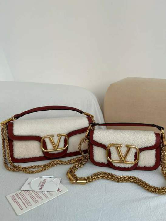 Picture of Valentino Handbags _SKUfw236446897fw
